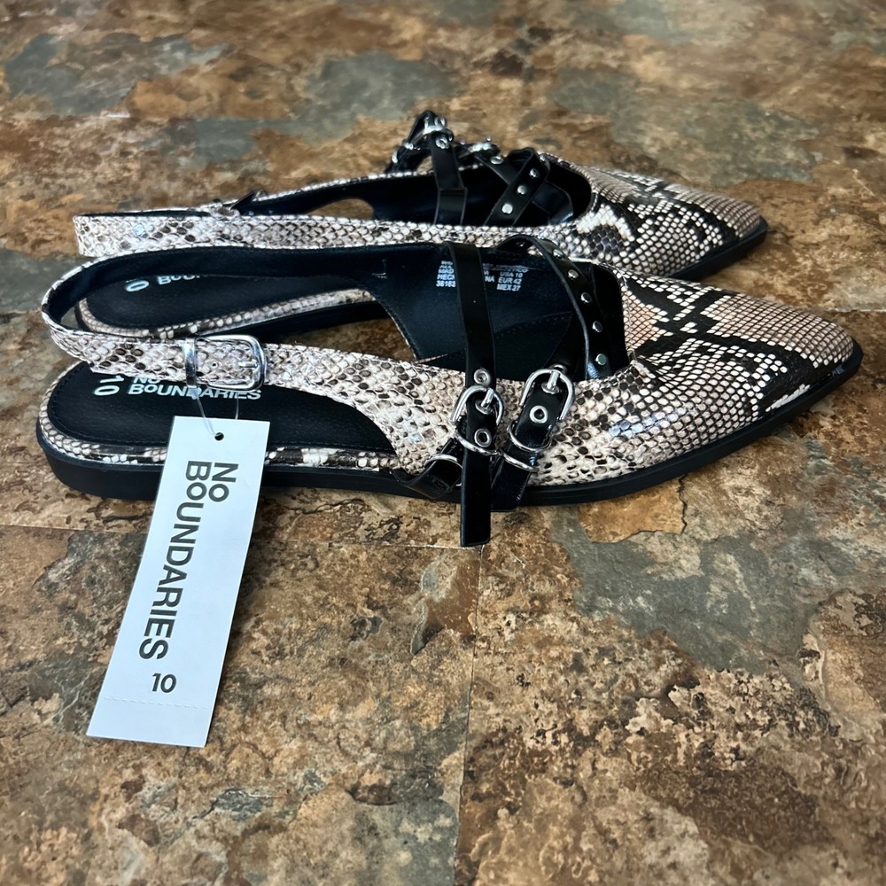No Boundaries Strappy Flat Womens Size 10 Snakeskin Shoes Adjustable Strap